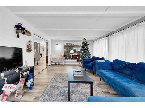 94 Maple Crescent, Flamborough, ON - Indoor Photo Showing Living Room