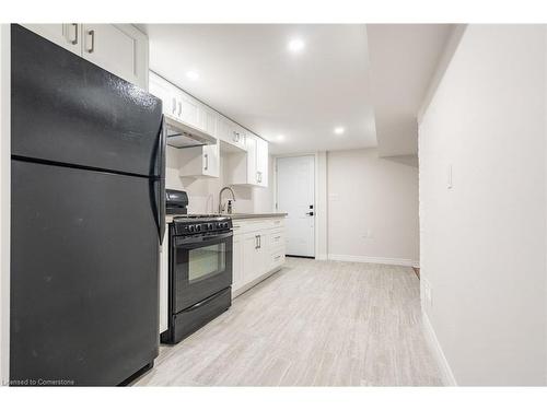 4-182 Wellington Street N, Hamilton, ON - Indoor Photo Showing Kitchen