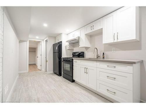 4-182 Wellington Street N, Hamilton, ON - Indoor Photo Showing Kitchen