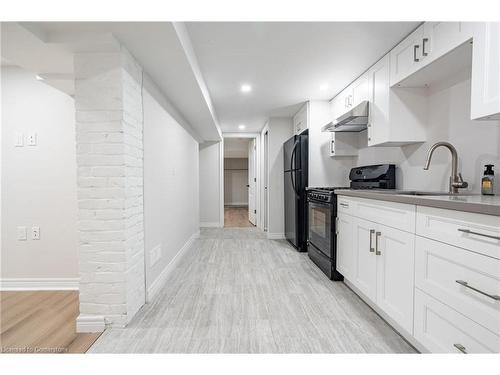 4-182 Wellington Street N, Hamilton, ON - Indoor Photo Showing Kitchen