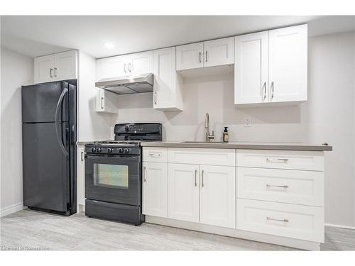 4-182 Wellington Street N, Hamilton, ON - Indoor Photo Showing Kitchen