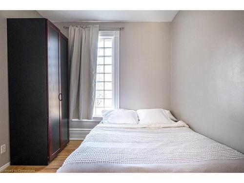 2-270 Queen Street S, Hamilton, ON - Indoor Photo Showing Bedroom