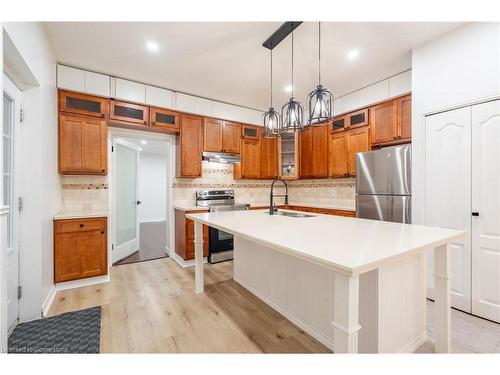 Main-106 Wentworth Street S, Hamilton, ON - Indoor Photo Showing Kitchen