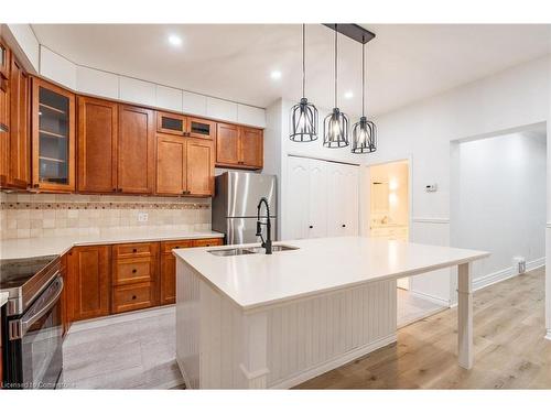 Main-106 Wentworth Street S, Hamilton, ON - Indoor Photo Showing Kitchen