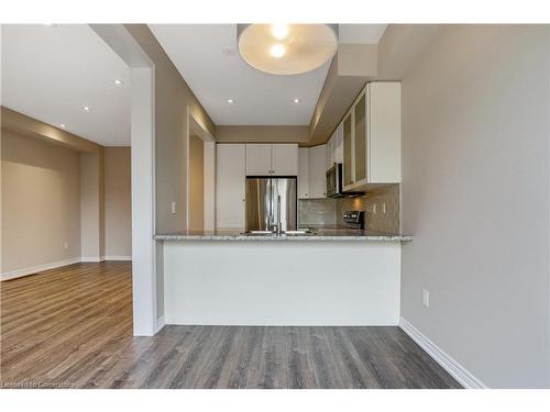 27 Waterview Lane, Grimsby, ON - Indoor Photo Showing Kitchen