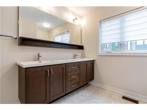 27 Waterview Lane, Grimsby, ON - Indoor Photo Showing Bathroom