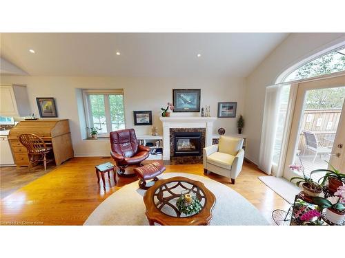 5-603 Welland Avenue, St. Catharines, ON - Indoor Photo Showing Living Room With Fireplace