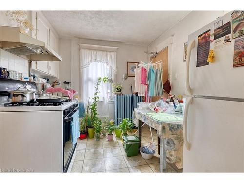 34 Sherman Avenue S, Hamilton, ON - Indoor Photo Showing Kitchen