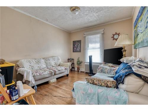 34 Sherman Avenue S, Hamilton, ON - Indoor Photo Showing Living Room