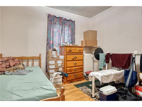 34 Sherman Avenue S, Hamilton, ON - Indoor Photo Showing Bedroom