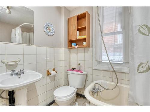 34 Sherman Avenue S, Hamilton, ON - Indoor Photo Showing Bathroom