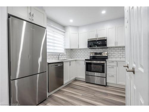 34 Sherman Avenue S, Hamilton, ON - Indoor Photo Showing Kitchen With Upgraded Kitchen