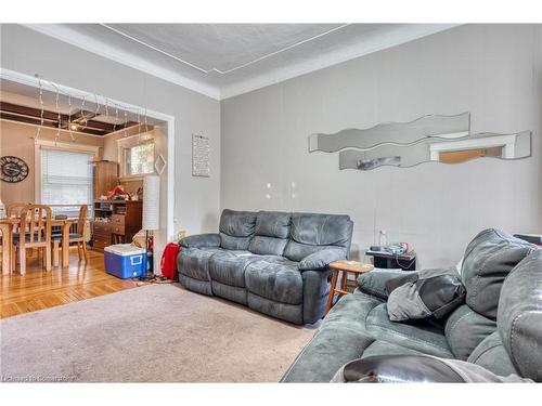 34 Sherman Avenue S, Hamilton, ON - Indoor Photo Showing Living Room