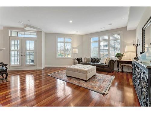 401 Detlor Common, Burlington, ON - Indoor Photo Showing Living Room