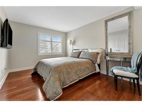 401 Detlor Common, Burlington, ON - Indoor Photo Showing Bedroom