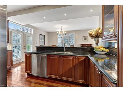 401 Detlor Common, Burlington, ON - Indoor Photo Showing Kitchen