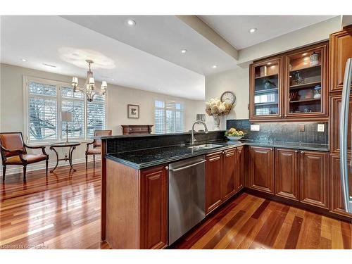 401 Detlor Common, Burlington, ON - Indoor Photo Showing Kitchen