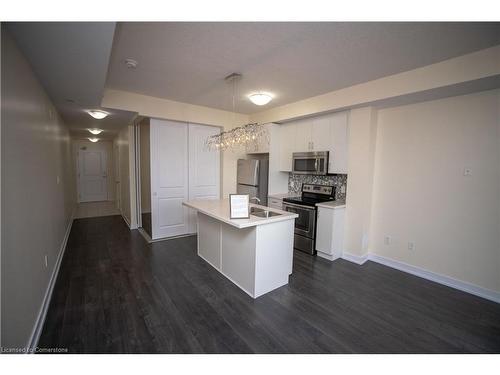 331-35 Southshore Crescent, Hamilton, ON - Indoor Photo Showing Kitchen With Upgraded Kitchen