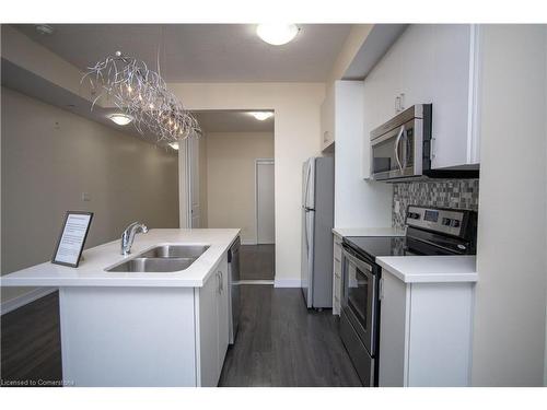 331-35 Southshore Crescent, Hamilton, ON - Indoor Photo Showing Kitchen With Double Sink With Upgraded Kitchen