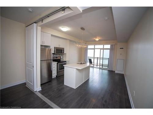 331-35 Southshore Crescent, Hamilton, ON - Indoor Photo Showing Kitchen With Upgraded Kitchen