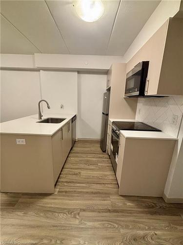 506-1160 Main Street E, Hamilton, ON - Indoor Photo Showing Kitchen