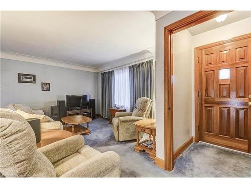 8 Bromley Road, Hamilton, ON - Indoor Photo Showing Living Room