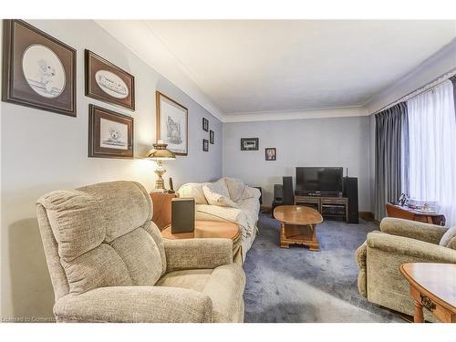 8 Bromley Road, Hamilton, ON - Indoor Photo Showing Living Room