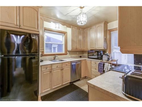 8 Bromley Road, Hamilton, ON - Indoor Photo Showing Kitchen