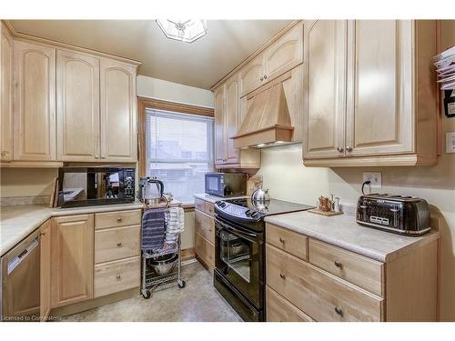 8 Bromley Road, Hamilton, ON - Indoor Photo Showing Kitchen