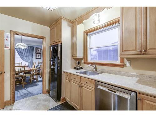 8 Bromley Road, Hamilton, ON - Indoor Photo Showing Kitchen