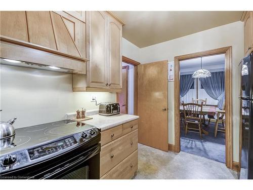 8 Bromley Road, Hamilton, ON - Indoor Photo Showing Kitchen