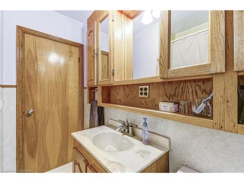 8 Bromley Road, Hamilton, ON - Indoor Photo Showing Bathroom