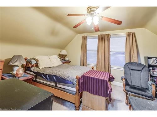 8 Bromley Road, Hamilton, ON - Indoor Photo Showing Bedroom