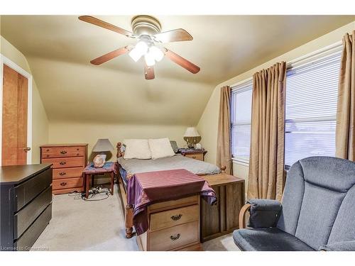 8 Bromley Road, Hamilton, ON - Indoor Photo Showing Bedroom