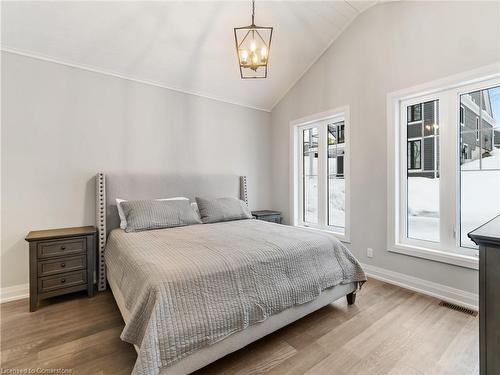 37-2054 Peninsula Road, Minett, ON - Indoor Photo Showing Bedroom