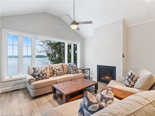 37-2054 Peninsula Road, Minett, ON - Indoor Photo Showing Living Room With Fireplace