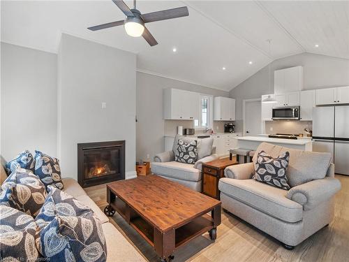 37-2054 Peninsula Road, Minett, ON - Indoor Photo Showing Living Room With Fireplace