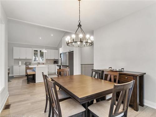 37-2054 Peninsula Road, Minett, ON - Indoor Photo Showing Dining Room