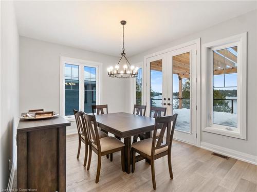 37-2054 Peninsula Road, Minett, ON - Indoor Photo Showing Dining Room