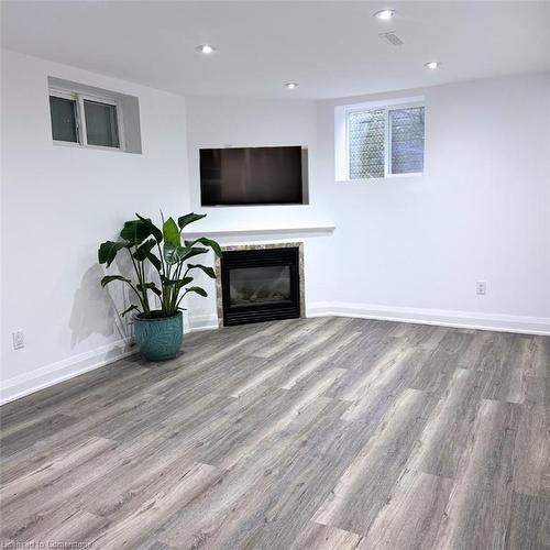 405 Erindale Drive, Burlington, ON - Indoor Photo Showing Living Room With Fireplace