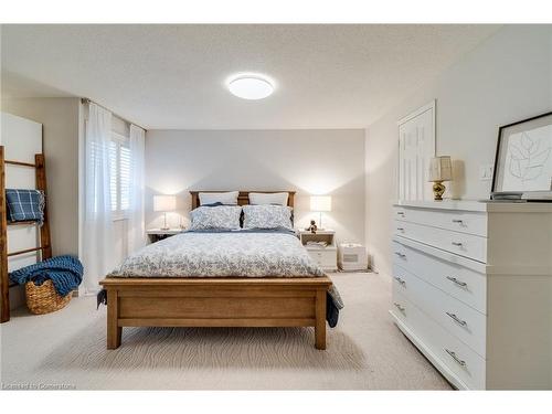 3-1501 Upper Middle Road, Burlington, ON - Indoor Photo Showing Bedroom