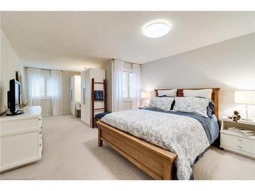 3-1501 Upper Middle Road, Burlington, ON - Indoor Photo Showing Bedroom