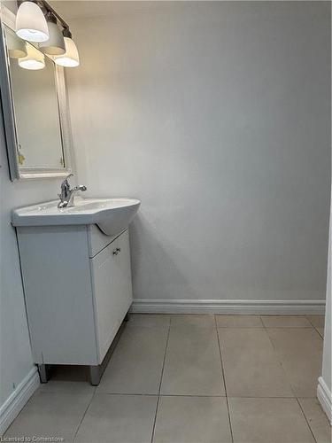 66 Stirton Street, Hamilton, ON - Indoor Photo Showing Bathroom