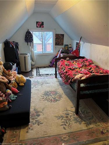 66 Stirton Street, Hamilton, ON - Indoor Photo Showing Bedroom