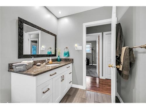 253 Thorner Drive, Hamilton, ON - Indoor Photo Showing Bathroom