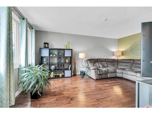 253 Thorner Drive, Hamilton, ON - Indoor Photo Showing Living Room