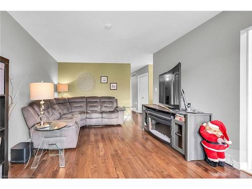 253 Thorner Drive, Hamilton, ON - Indoor Photo Showing Living Room