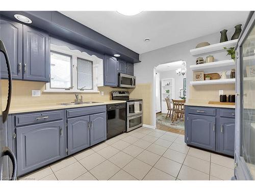 4299 East Avenue, Beamsville, ON - Indoor Photo Showing Kitchen