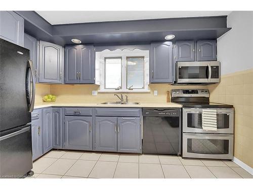 4299 East Avenue, Beamsville, ON - Indoor Photo Showing Kitchen With Double Sink