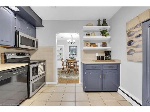 4299 East Avenue, Beamsville, ON - Indoor Photo Showing Kitchen